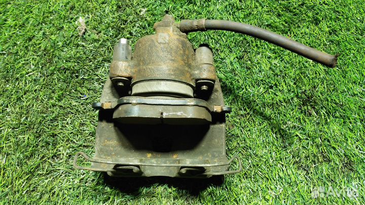 Суппорт передний правый Volkswagen Tiguan