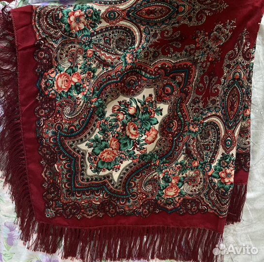 Платок с павловопосадским рисунком