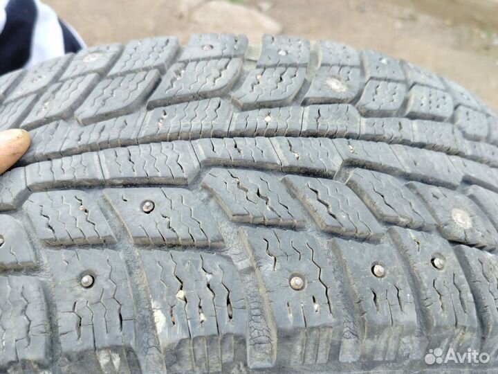 Michelin Agilis X-Ice North 195/65 R15 и 195/65 R15