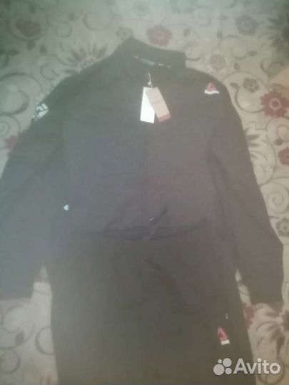 Спортивный костюм мужской новый reebok