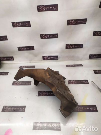 VAG Кронштейн двигателя правый VW BMR, BVE, BUZ