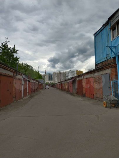 Гараж, > 30 м²
