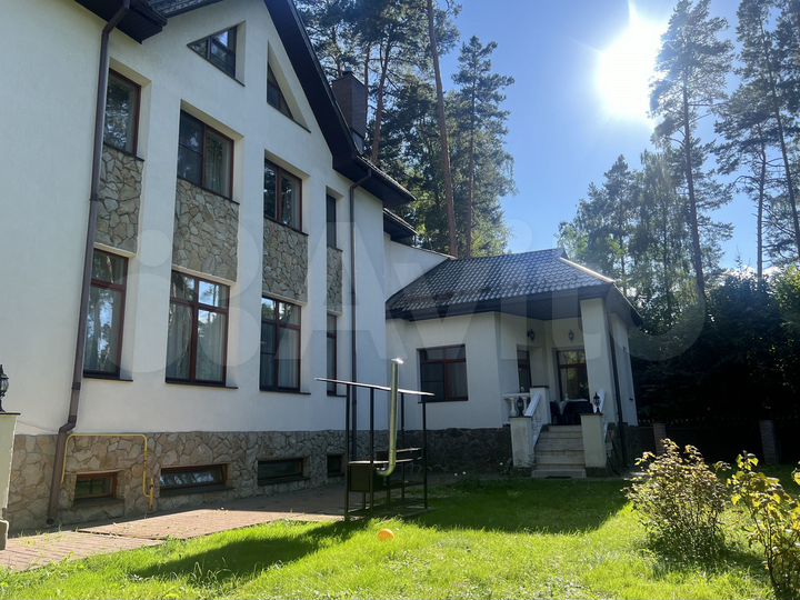 Дом 900 м² на участке 25 сот.