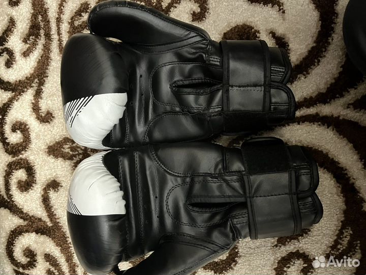 Перчатки для единоборств mma