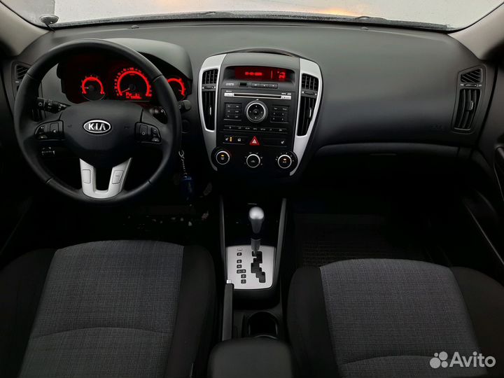 Kia Ceed 1.6 AT, 2011, 93 100 км