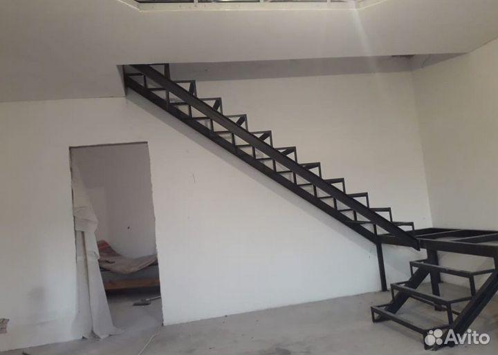 Лестница из металла заказать