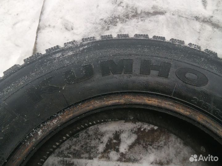 Kumho I'Zen Wis KW19 215/65 R16 95T