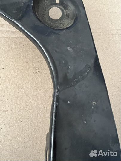 Кронштейн теллевизора правый VW Scirocco