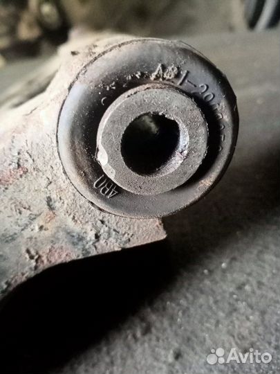 Рычаг подвески передний правый Mitsubishi Lancer