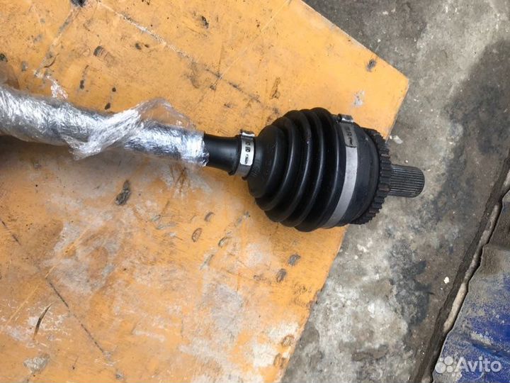 Привод передний правый Volvo S60 2005