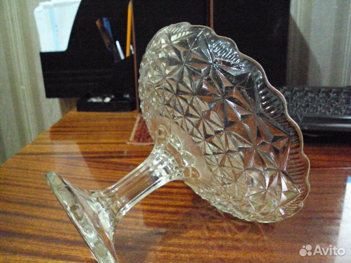 2 вазы на ножках СССР новые Прессованное стекло