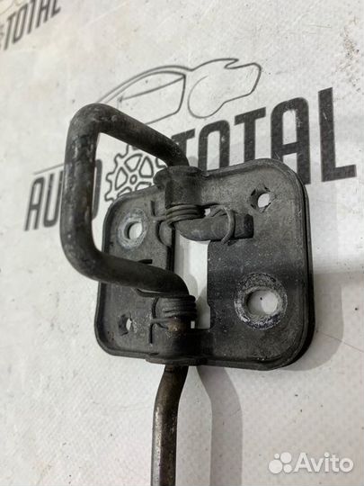 Петля замка капота Volkswagen Polo sedan (MK5)