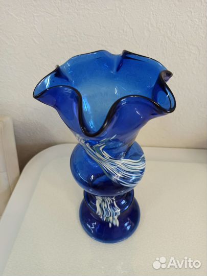 Ваза из цветного стекла