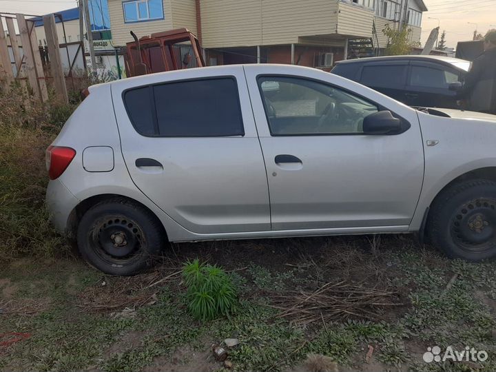 Renault Sandero 1.2 МТ, 2014, битый, 90 000 км