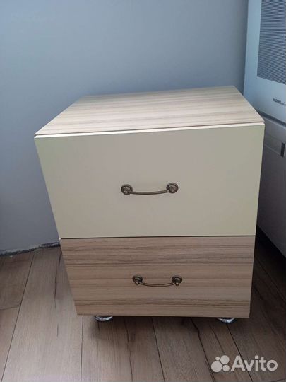 Тумба прикроватная