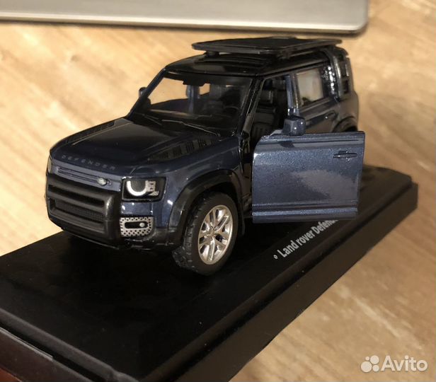 1/43 Land Rover Defender 110