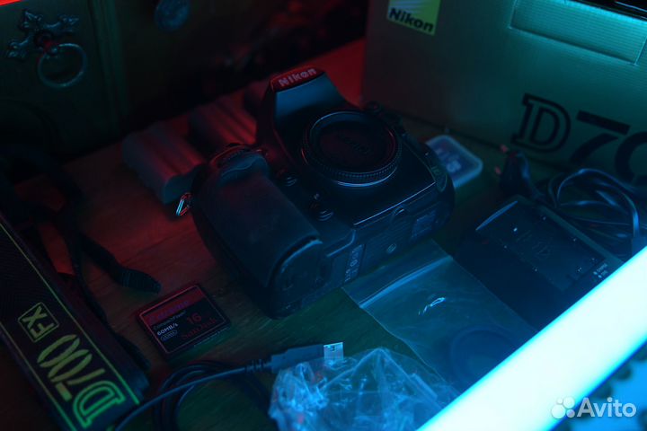 Nikon d700 + 2 флешки и аксессуары