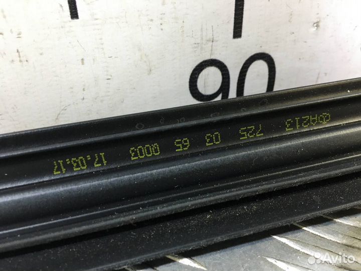 Б/У Накладка стекла переднего левого внутре#003