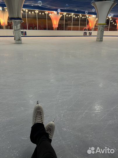 Тренер по катанию на коньках