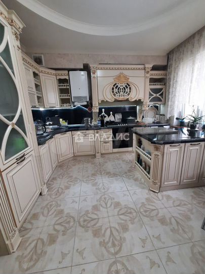 Дом 285 м² на участке 5 сот.