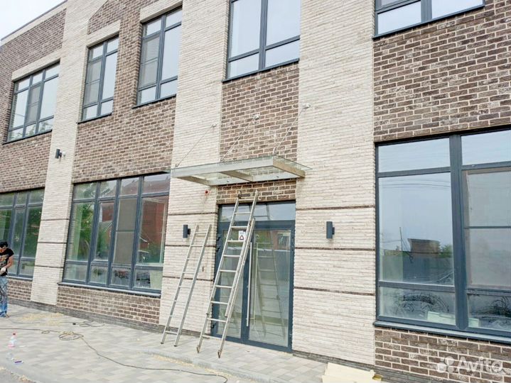 Козырек со стеклом на зажимной профиле