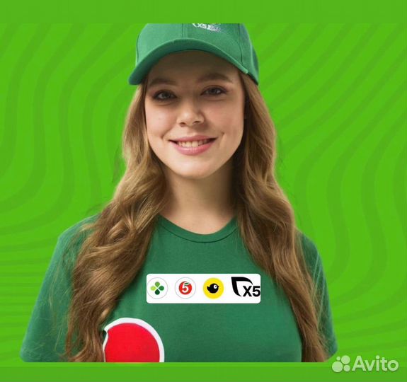 Сотрудник склада х5 на своем транспорте