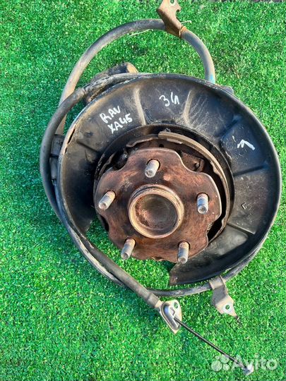 Кулак задний левый в сборе трос Rav4 xa40 xa45