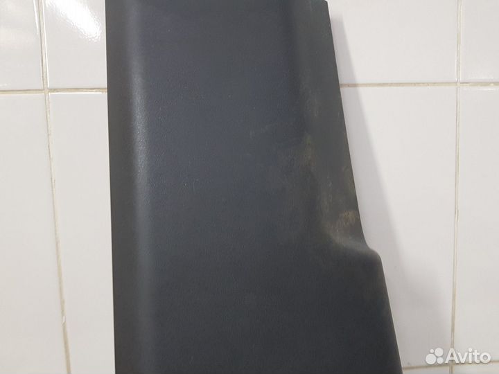 Обшивка стойки центральная левая