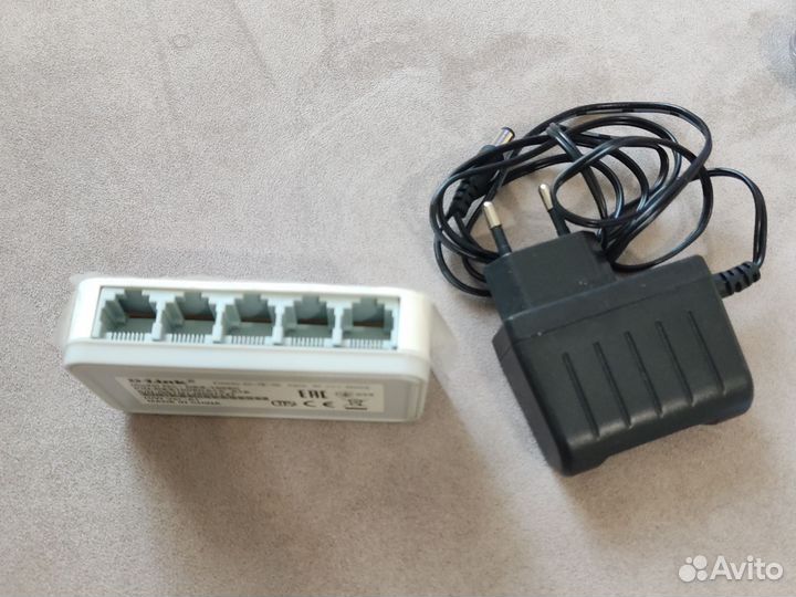 Коммутатор D-Link DES-1005A