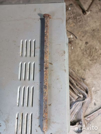 Старинный гвоздь