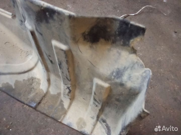 Правый защитный пыльник мотора Киа спектра