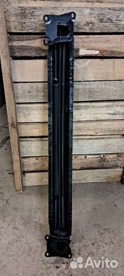 Усилитель бампера задний Volkswagen Golf 5