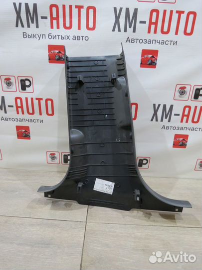 Обшивка стойки средняя правая Audi A7