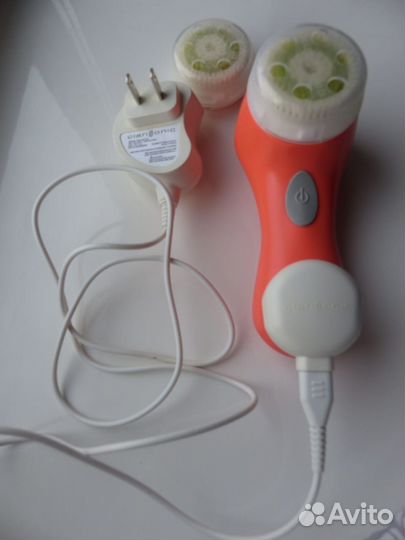 Щетка для очищения лица Clarisonic Mia2 с насадкой