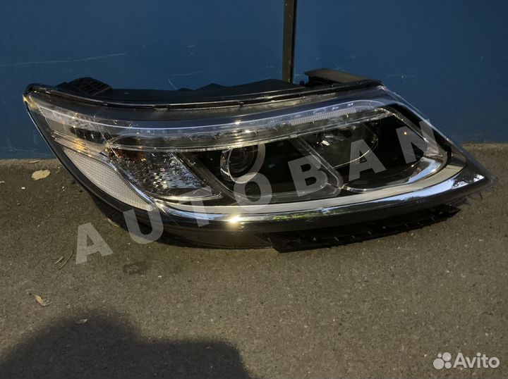 Фара правая Kia Sorento 2 XM 2012-2015