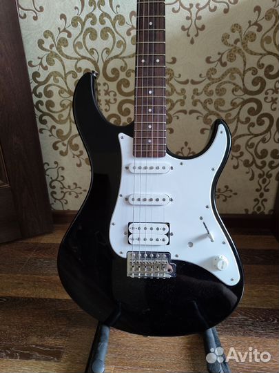 Yamaha Pacifica 012