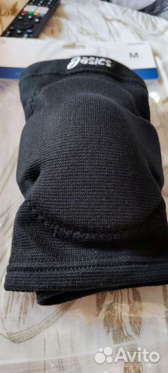 Наколенники для волейбола asics размер L и M