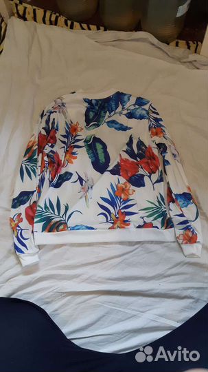 Женская куртка с цветочным принтом и футболка MK