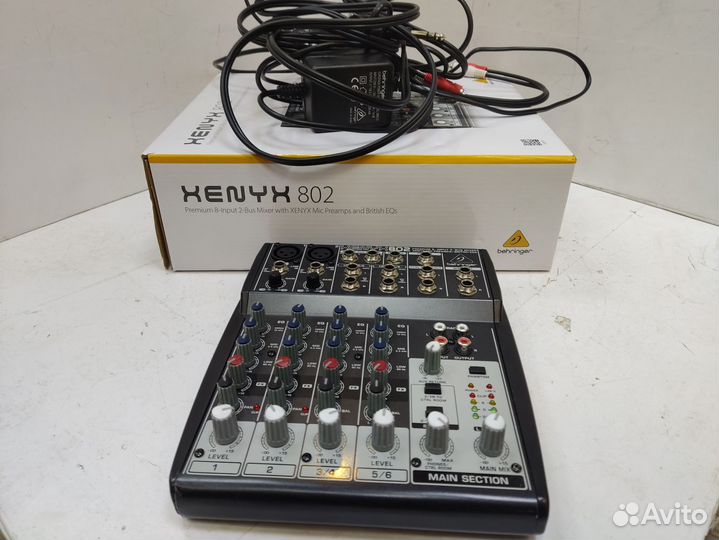 Микшер Behringer Xenyx 802