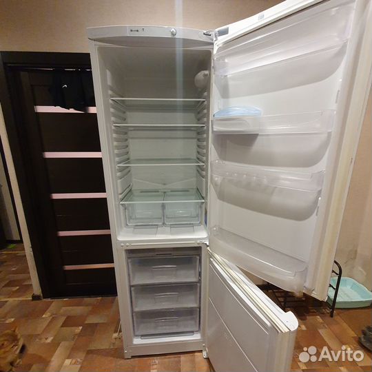 Холодильник Indesit