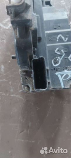 Замок двери задний левый Nissan Murano