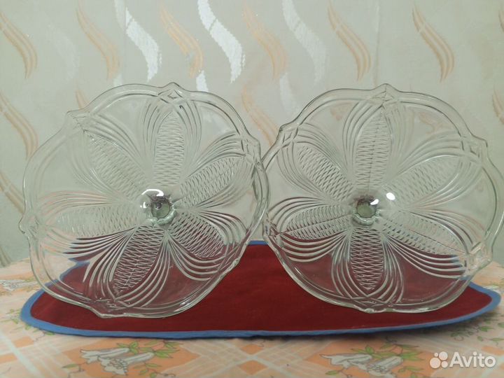 Вазы на ножке и кувшин из прозрачного стекла-СССР