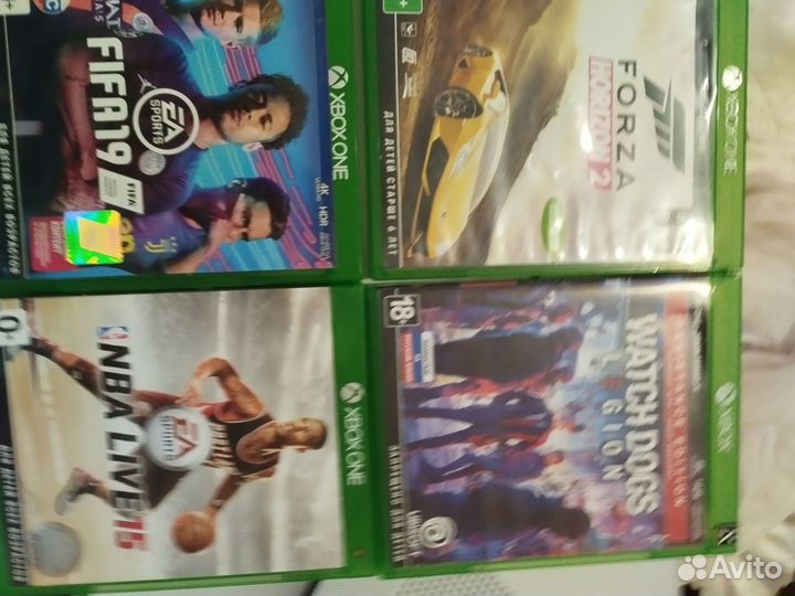 Xbox One s 2 геймпада