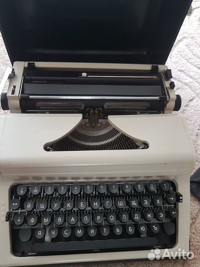 Печатная пишущая машинка Любава