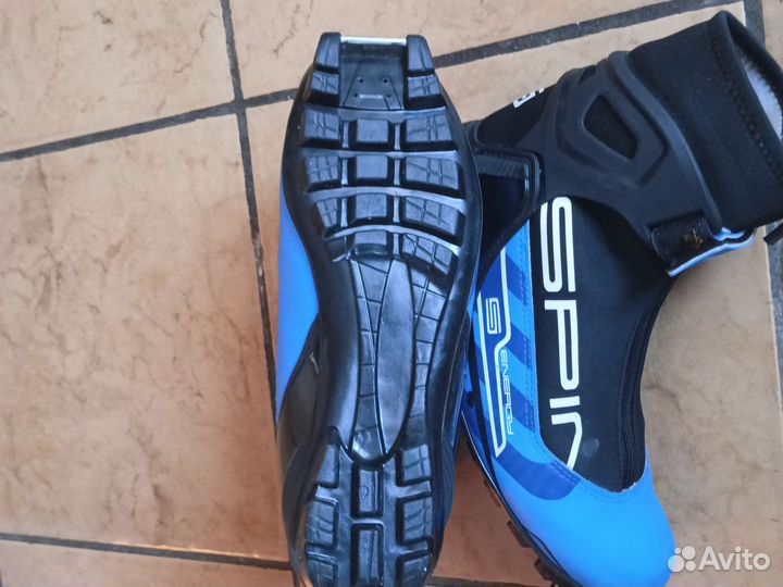 Лыжные ботинки коньковые spine