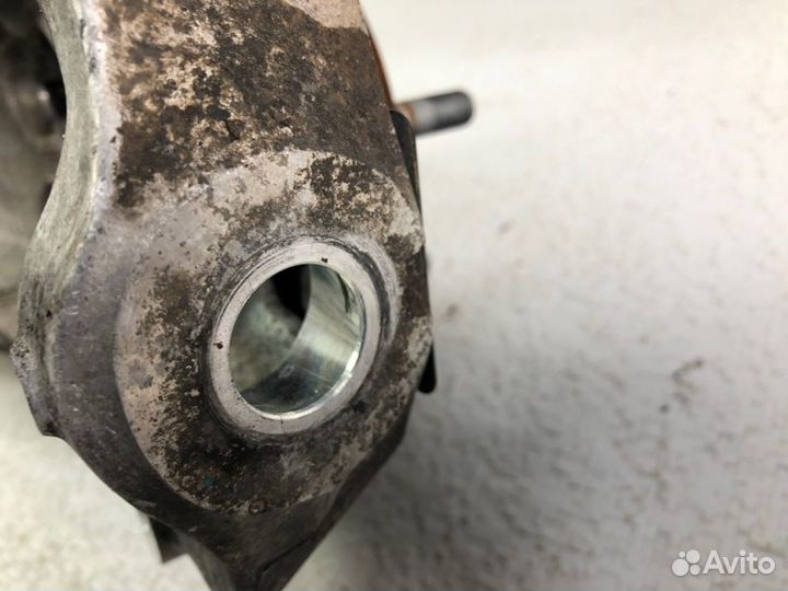 Ступица кулак передний прав Infiniti M Q70 Y51 2WD