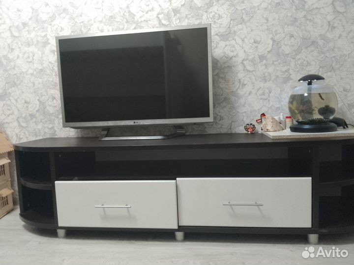 Продам тумбу под телевизор