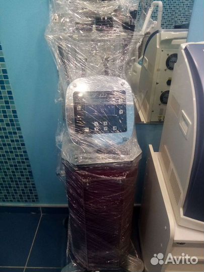 Косметологический аппарат RF-лифтинга и кавитации