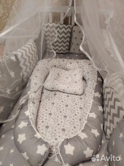 Детская кроватка с маятником