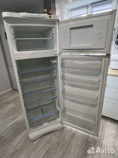 Холодильник indesit